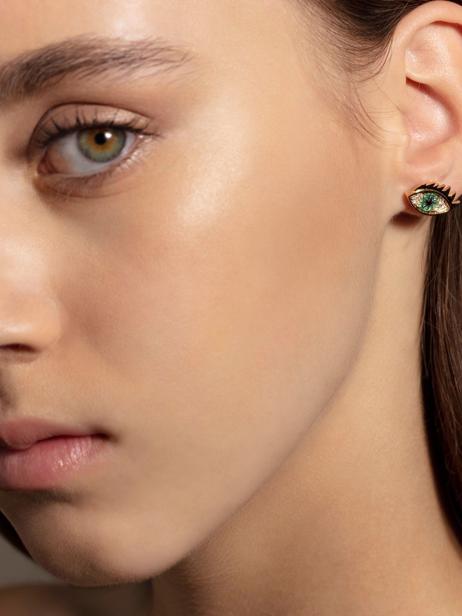 Eyes on me stud earring